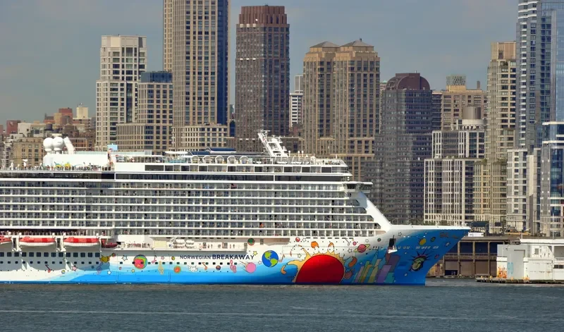 NORWEGIAN BREAKAWAY Passenger Ship IMO 9606912 photo 4