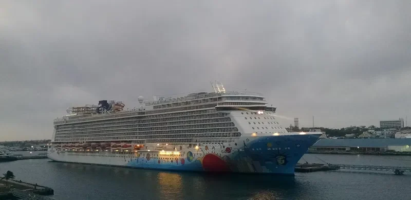 NORWEGIAN BREAKAWAY Passenger Ship IMO 9606912 photo 8