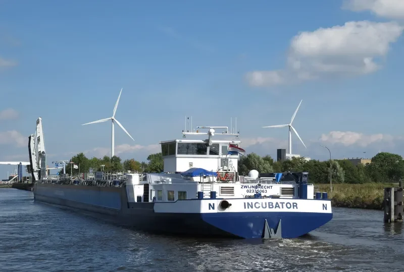 INCUBATOR Tanker IMO 9617040 photo 2