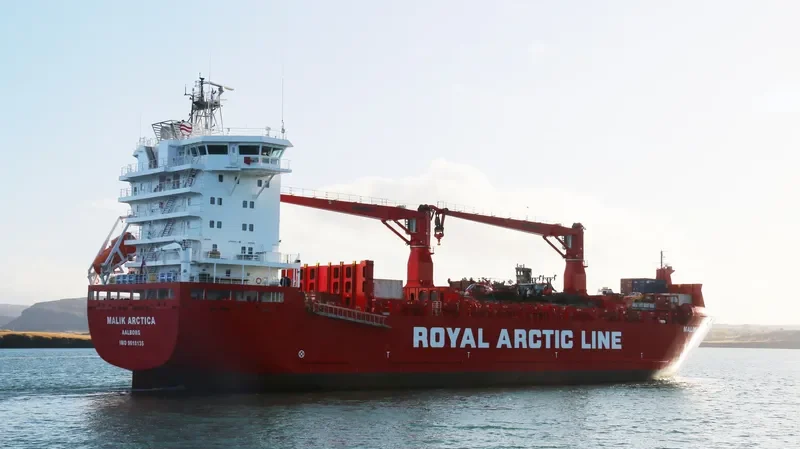MALIK ARCTICA Container Ship IMO 9618135 photo 4