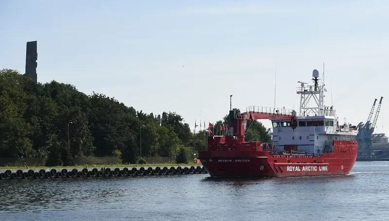 MINIK ARCTICA Container Ship IMO 9618159 photo 3
