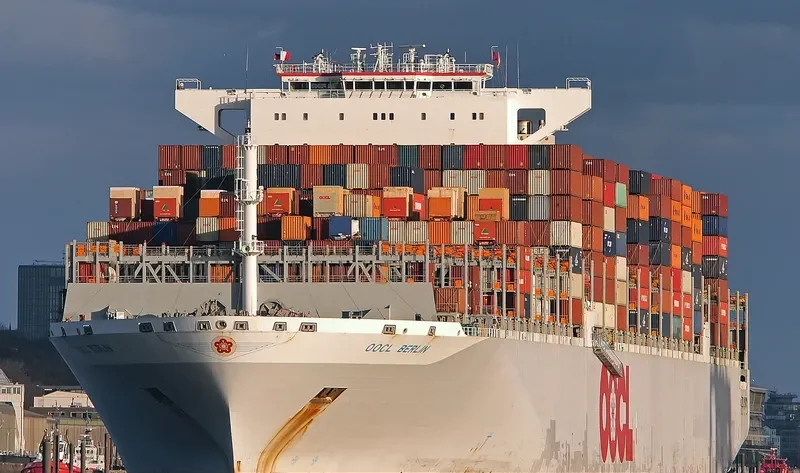 OOCL BERLIN Container Ship IMO 9622605 photo 7