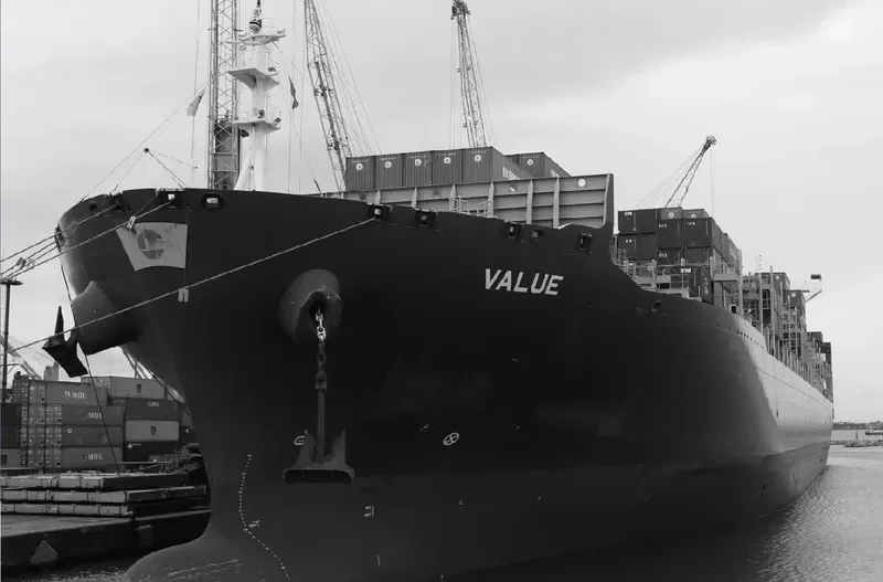 VALUE Container Ship IMO 9628166 photo 4