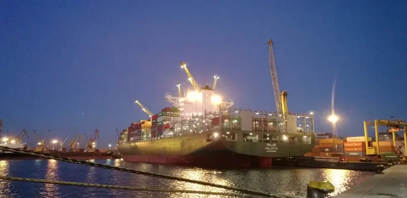 VALUE Container Ship IMO 9628166 photo 9