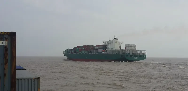 VALENCE Container Ship IMO 9628180 photo 2