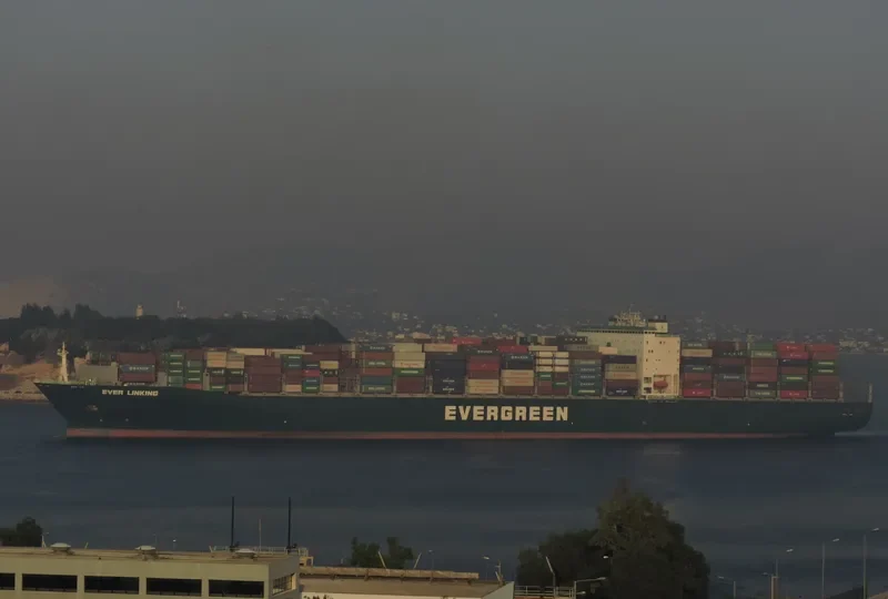 EVER LINKING Container Ship IMO 9629043 photo 6
