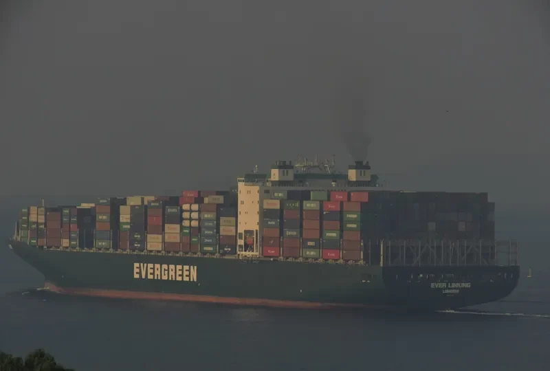 EVER LINKING Container Ship IMO 9629043 photo 8