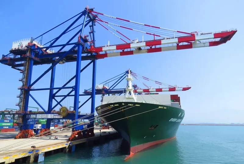 EVER LUNAR Container Ship IMO 9629093 photo 6