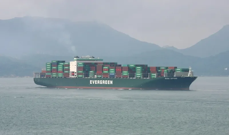 EVER LIFTING Container Ship IMO 9629122 photo 2