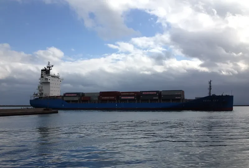 VEGA SKY Container Ship IMO 9629407 photo 5
