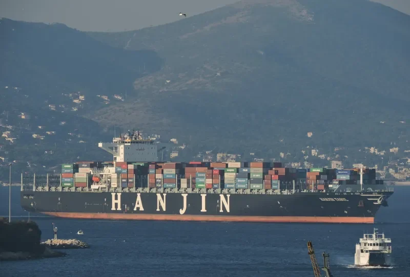 SEASPAN ZAMBEZI Container Ship IMO 9630406 photo 6