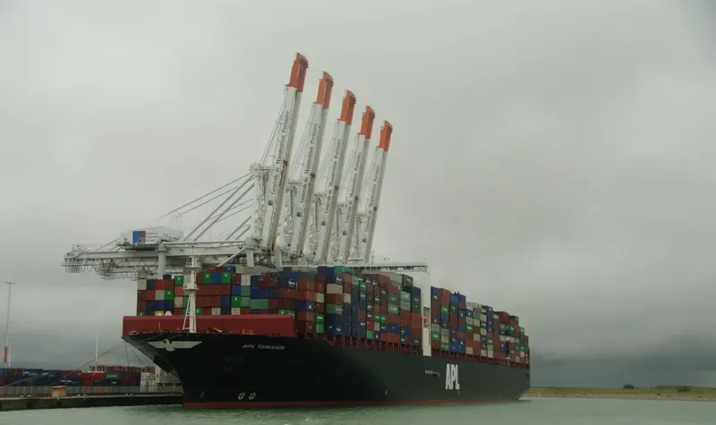 APL TEMASEK Container Ship IMO 9631955 photo 9