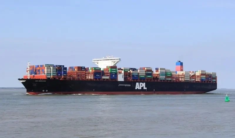 APL MERLION Container Ship IMO 9632014 photo 2