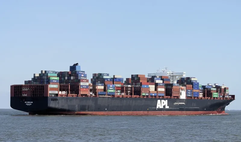 APL MERLION Container Ship IMO 9632014 photo 4