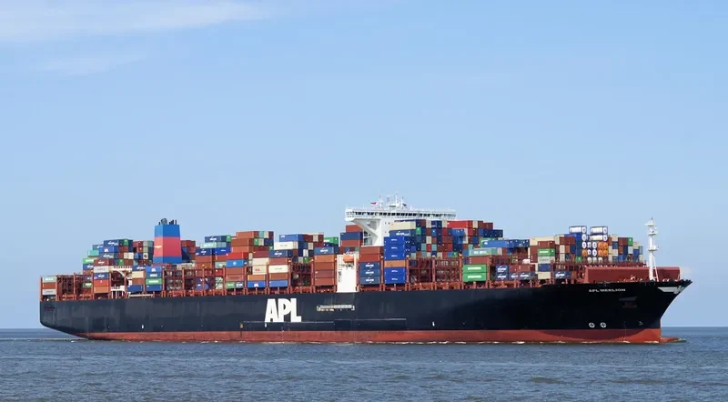 APL MERLION Container Ship IMO 9632014 photo 5