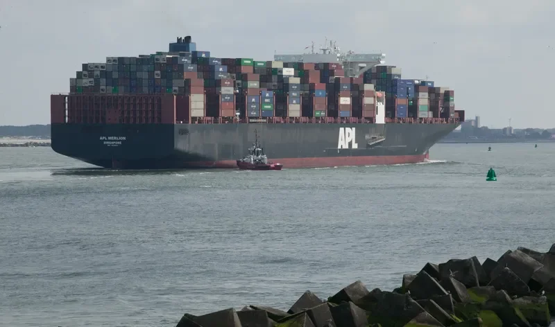 APL MERLION Container Ship IMO 9632014 photo 10