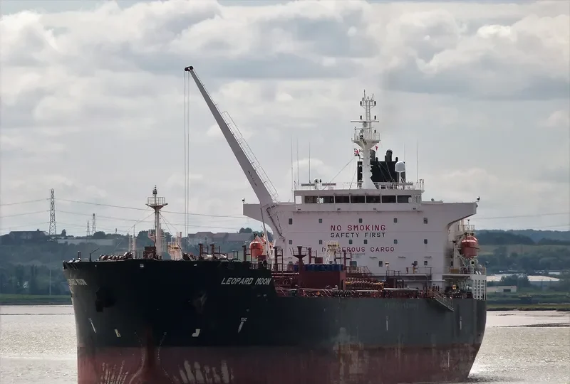 VALLE LUNA Tanker IMO 9635755 photo 4