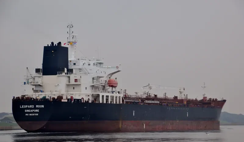 VALLE LUNA Tanker IMO 9635755 photo 8