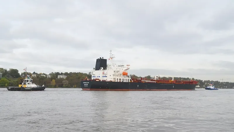 VALLE SOLE Tanker IMO 9635781 photo 8