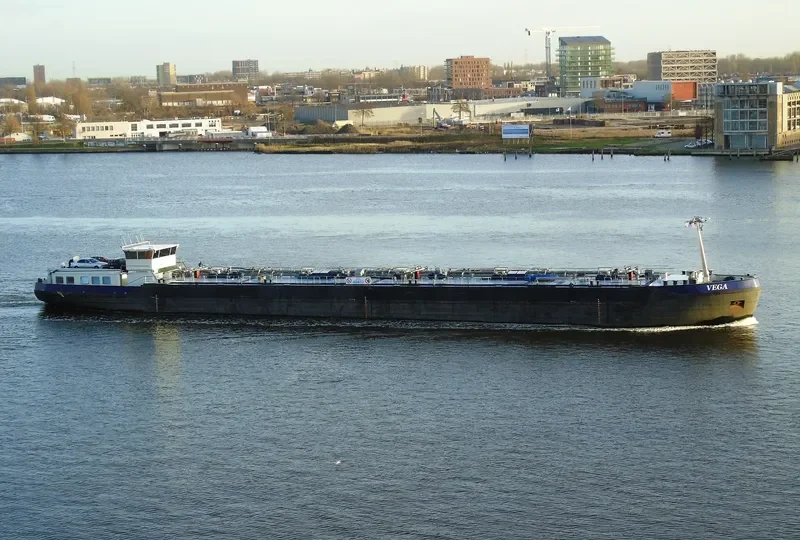 VEGA Tanker IMO 9636565 photo 2