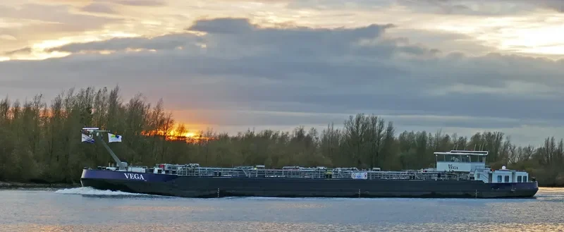VEGA Tanker IMO 9636565 photo 4
