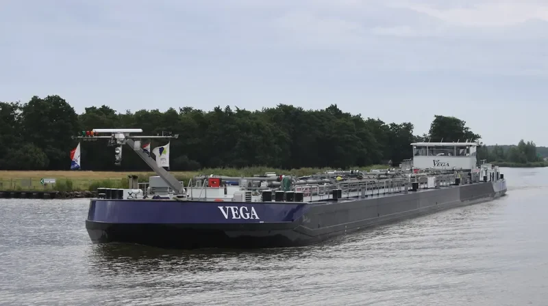 VEGA Tanker IMO 9636565 photo 6