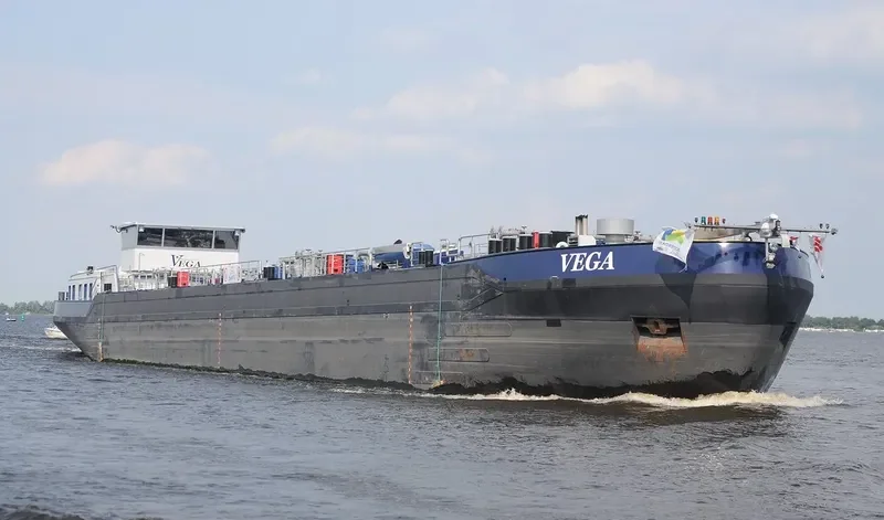 VEGA Tanker IMO 9636565 photo 7