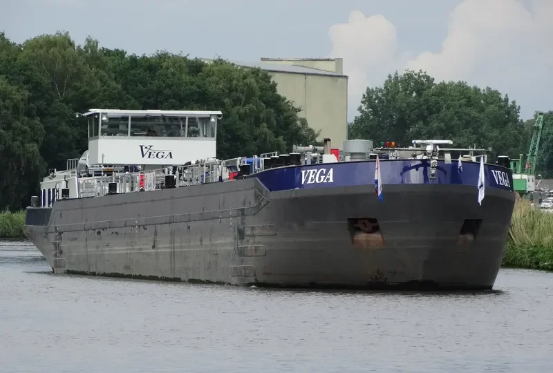 VEGA Tanker IMO 9636565 photo 8