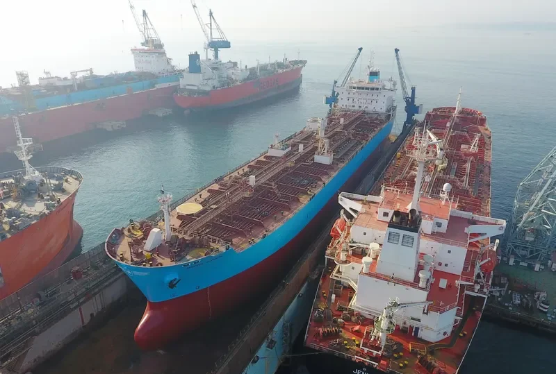 MAERSK ADRIATIC Tanker IMO 9636632 photo 2