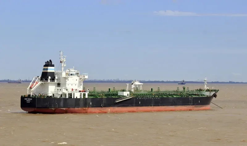 DORIC BREEZE Tanker IMO 9637129 photo 2