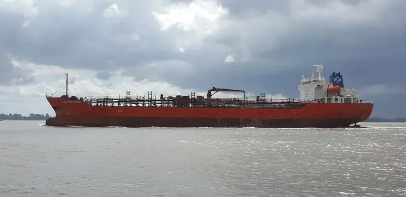 LUMPHINI PARK Tanker IMO 9640114 photo 7