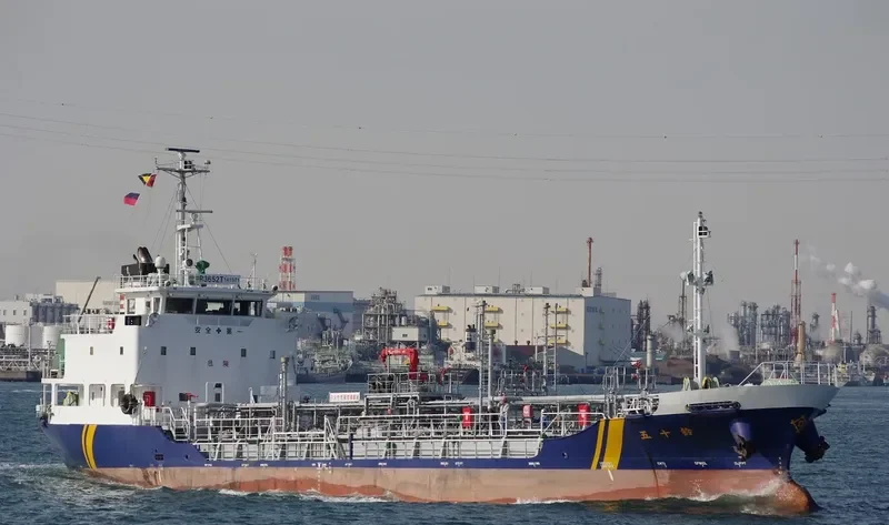 ISUZU Tanker IMO 9644093 photo 3