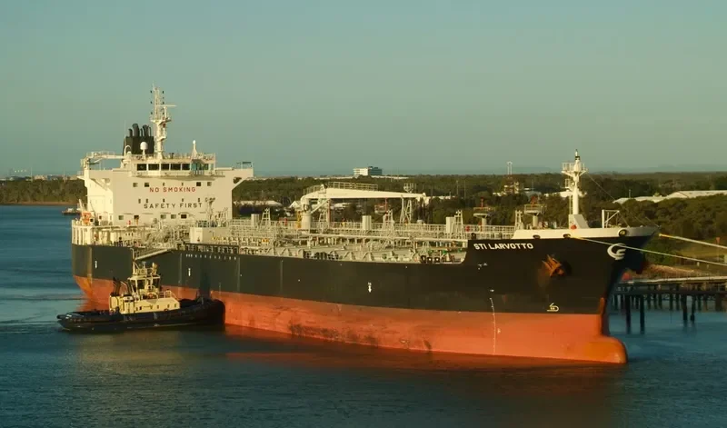 STI LARVOTTO Tanker IMO 9645774 photo 3