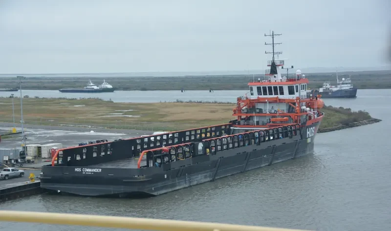 HOS COMMANDER Offshore Vessel IMO 9647564