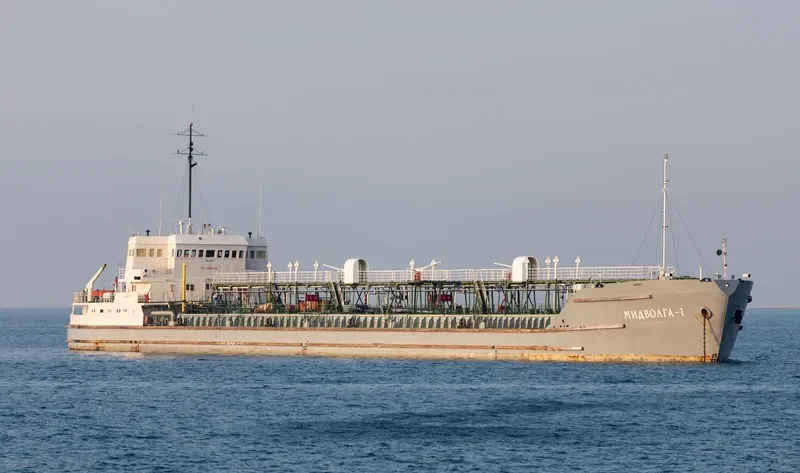 MIDVOLGA 1 Tanker IMO 9648221 photo 4