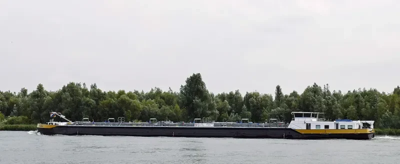 DIFF Tanker IMO 9648300 photo 3