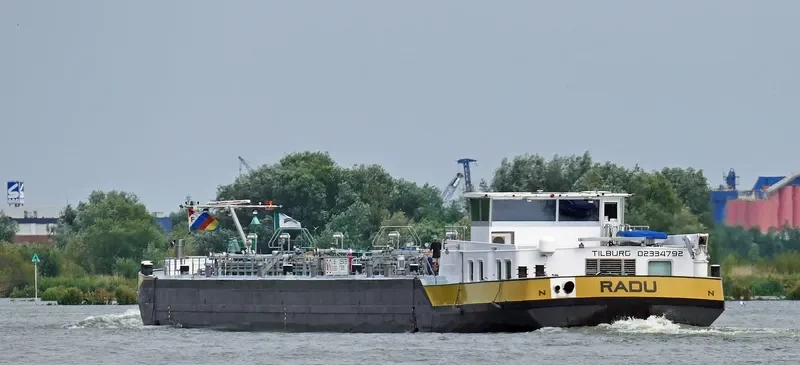 DIFF Tanker IMO 9648300 photo 4