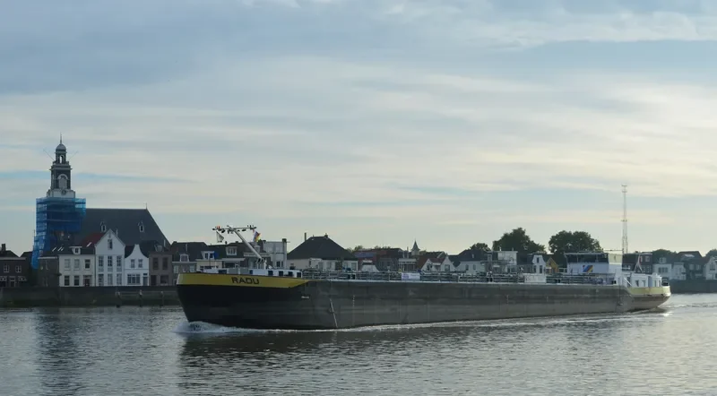 DIFF Tanker IMO 9648300 photo 10
