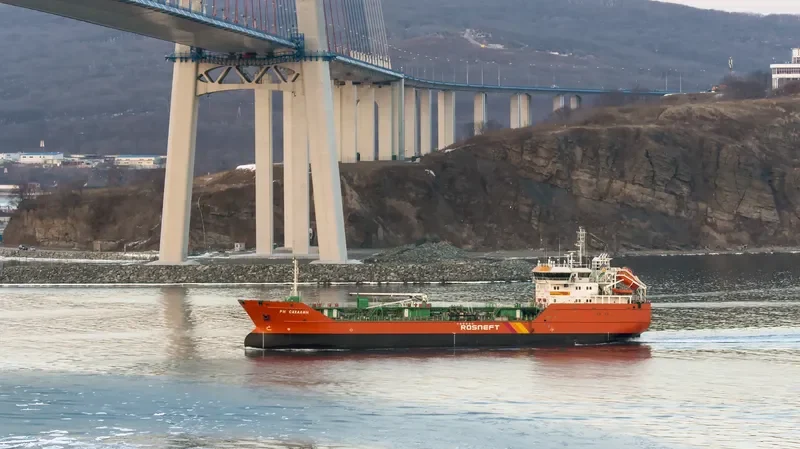 RN SAKHALIN Tanker IMO 9650016 photo 3