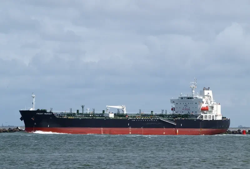 ARDMORE ENGINEER Tanker IMO 9654787 photo 2