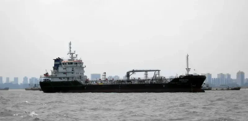 DEMURE Tanker IMO 9654919 photo 2