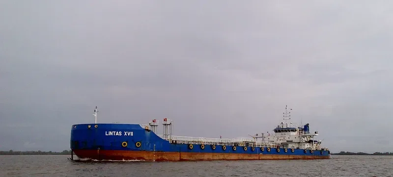 LINTAS XVII Tanker IMO 9657234 photo 6