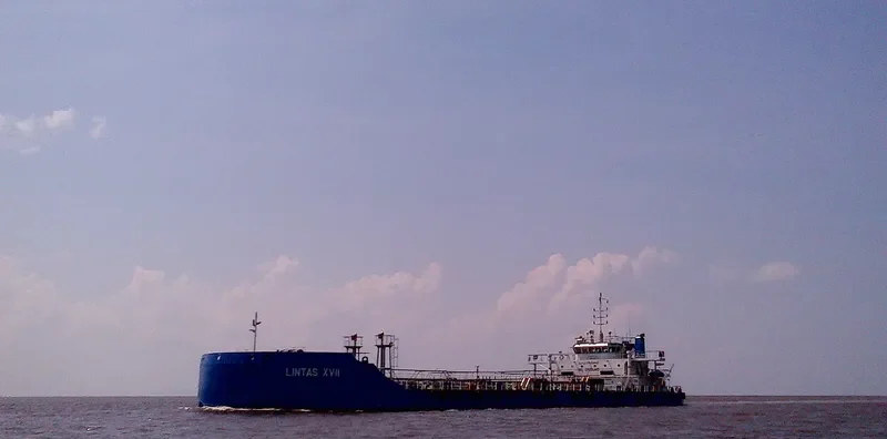LINTAS XVII Tanker IMO 9657234 photo 8