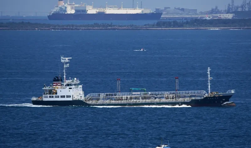 REBUN MARU NO.3 Tanker IMO 9658317 photo 10