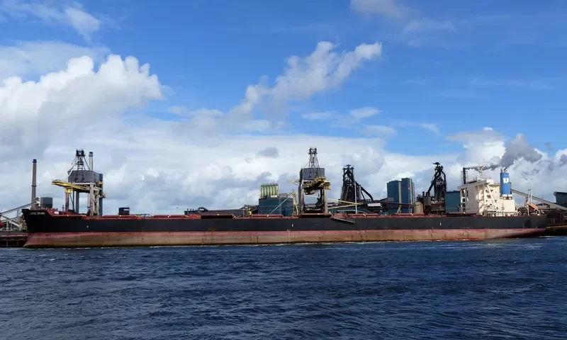UNITED CROWN Bulk Carrier IMO 9660023 photo 3