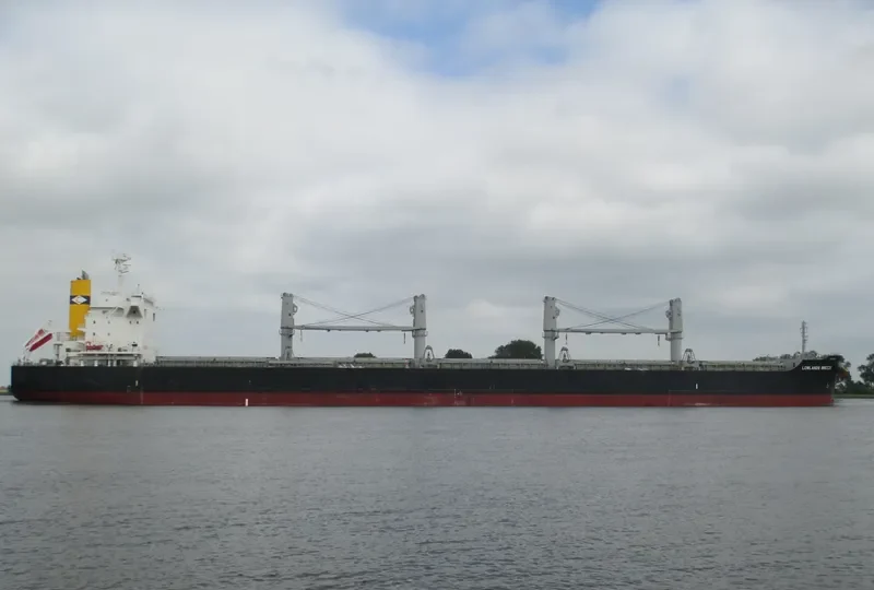 LOWLANDS BREEZE Bulk Carrier IMO 9660097 photo 6