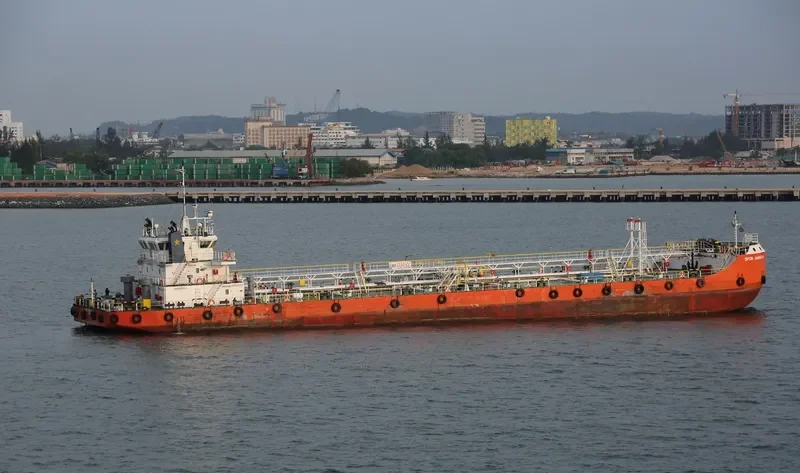 MAHAKAM Tanker IMO 9664122 photo 2