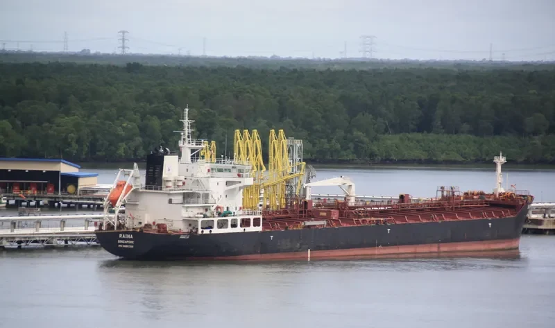 RAINA Tanker IMO 9665308 photo 3