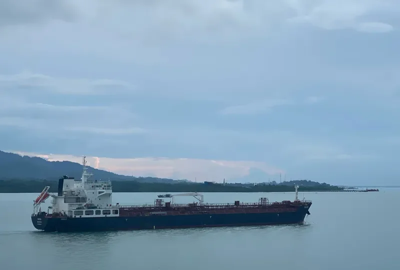 RAINA Tanker IMO 9665308 photo 4