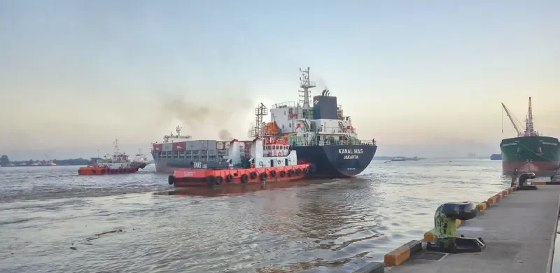 KANAL MAS Container Ship IMO 9671890 photo 2